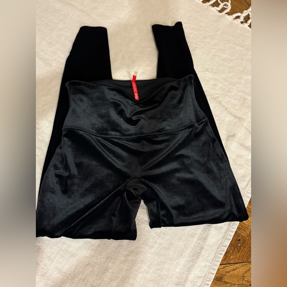 Spanx Velvet Elegant Black Women's Leggings - Picture 3 of 5